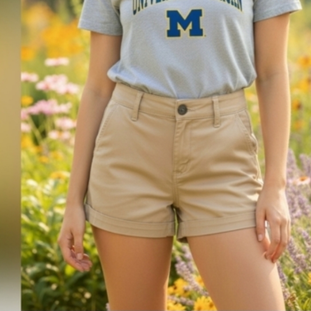 Old Navy Women's Chino Tan Casual Shorts 8